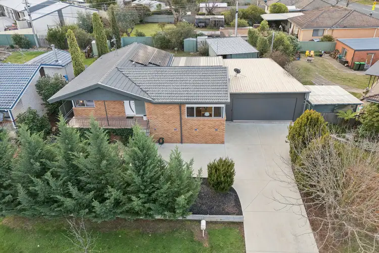 4 Pulleine Crescent