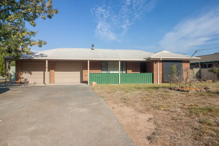 73 Howlong Burrumbuttock Road