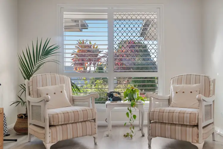 25 Seaholly Crescent