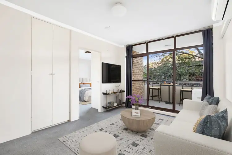 18 Gillies Street