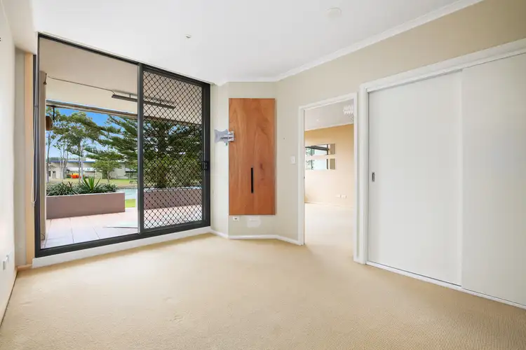 2 Hollingworth Street
