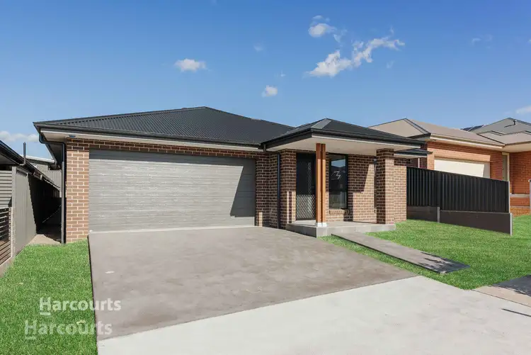 33 Bottlebrush Drive