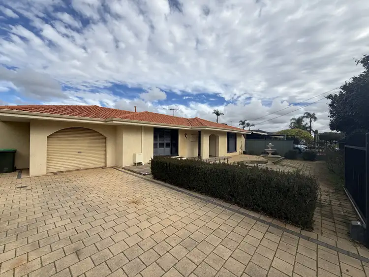 52 Peterborough Crescent