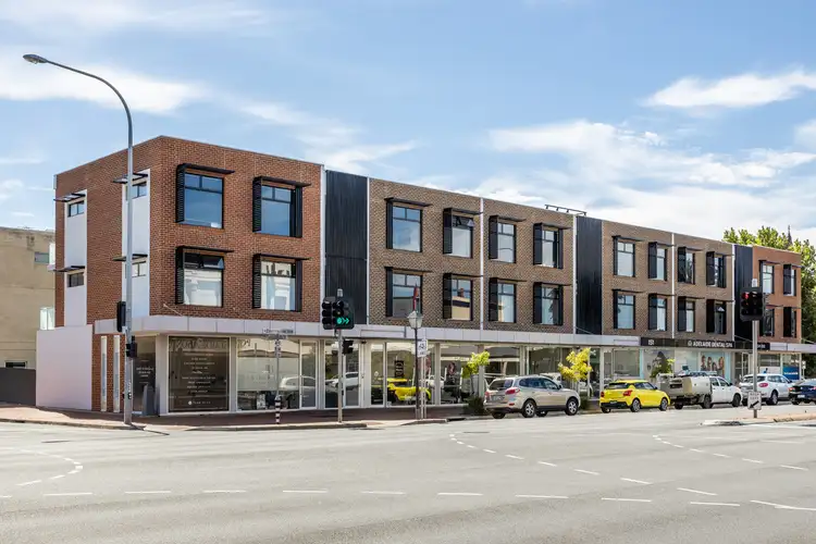 143a Commercial Road