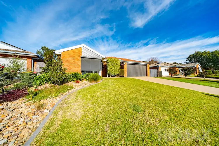 15 Lamilla Street