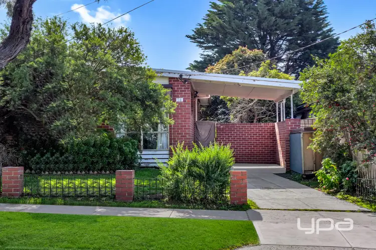 10 Crossley Crescent