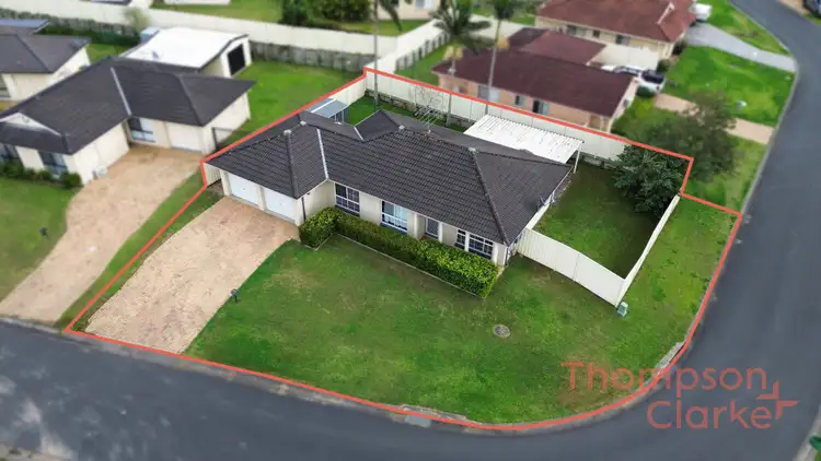 12 Parkside Crescent
