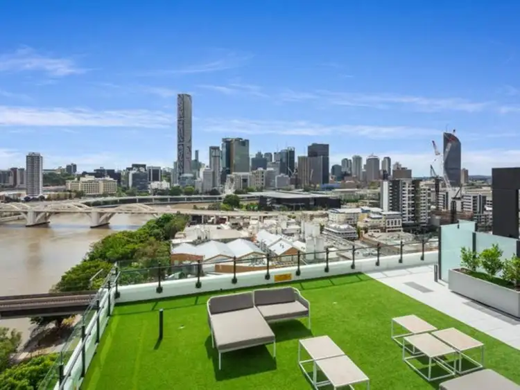25 Bouquet Street
