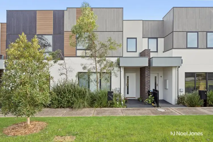 8 Bower Walk