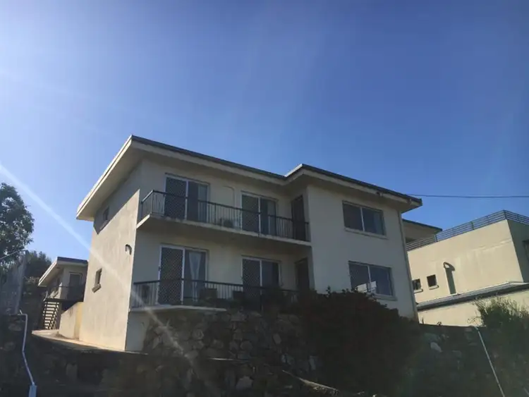 54 Crest Street