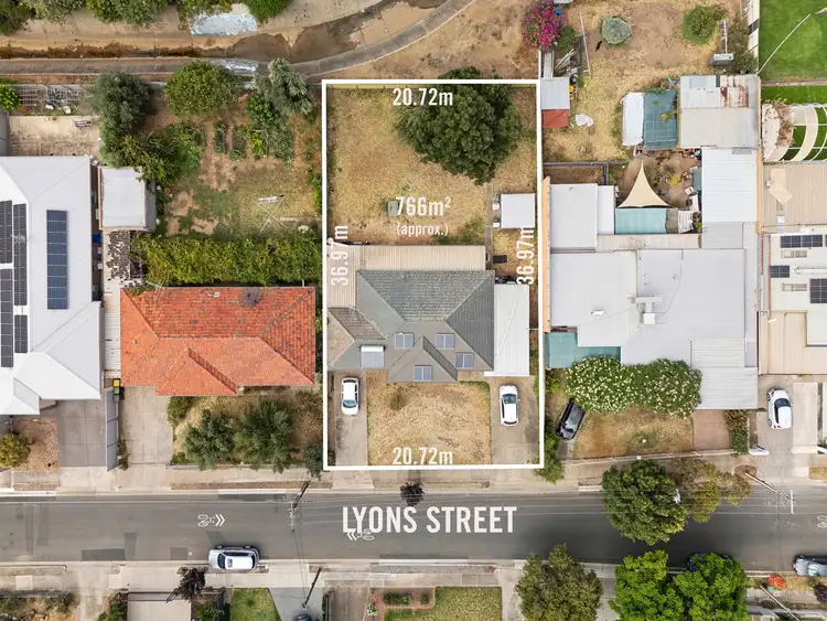 27- Lyons Street