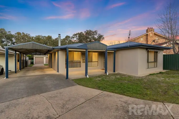 11 Rowe Street, Lake Albert NSW 2650