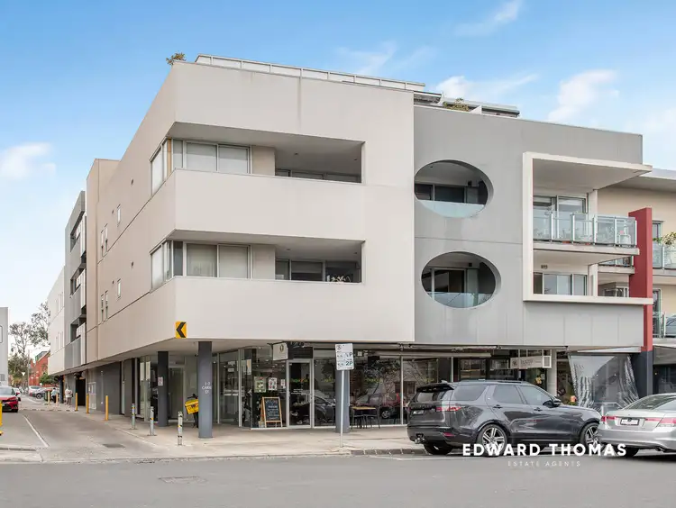 1-3 Carre Street