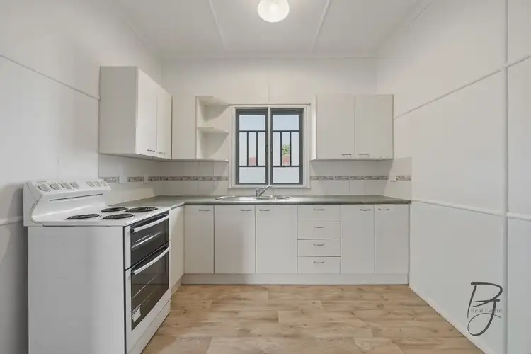 10 Oakey Flat Road
