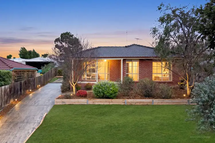 2 Christopher Close