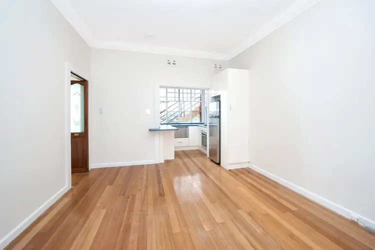 16 Royston Street