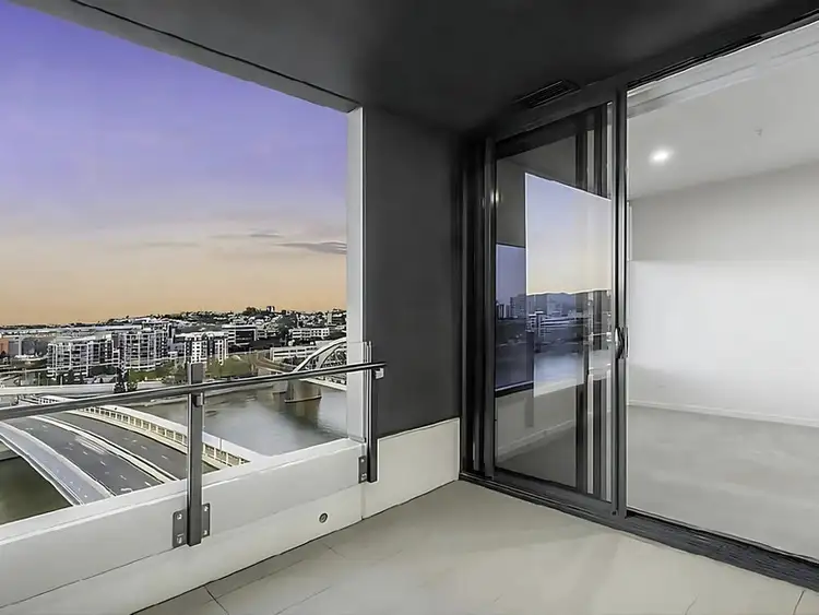 25 Bouquet Street