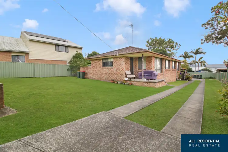 86 Deakin Street