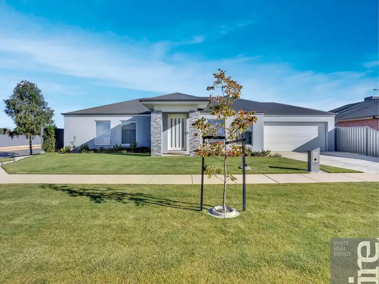 15 Bottlebrush Avenue