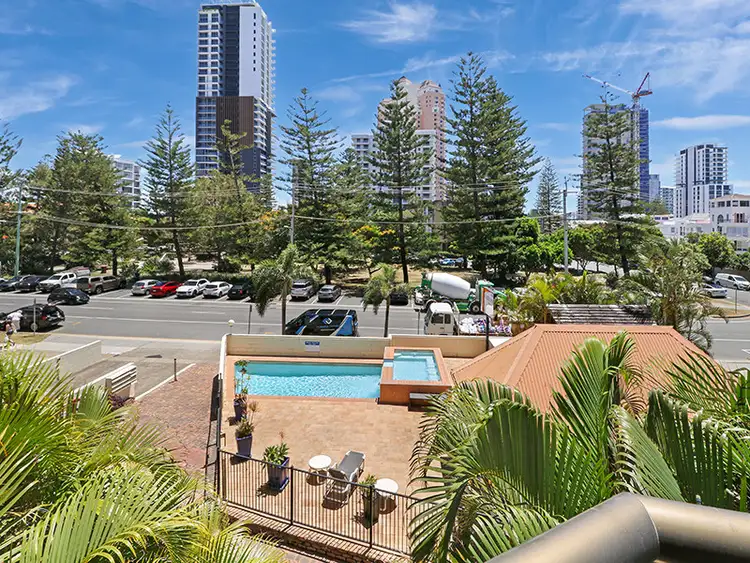 12/14 Queensland Avenue