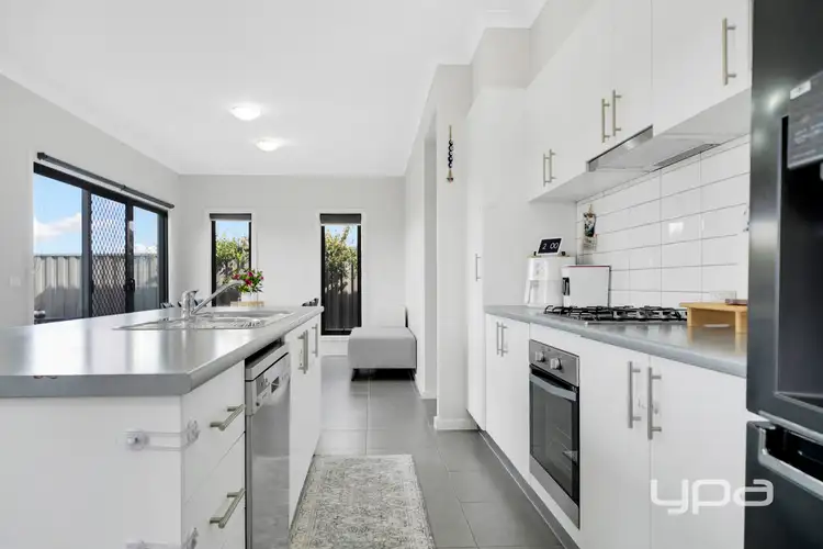 Fifth view of Homely house listing, 4 Everglade Crescent, Roxburgh Park VIC 3064
