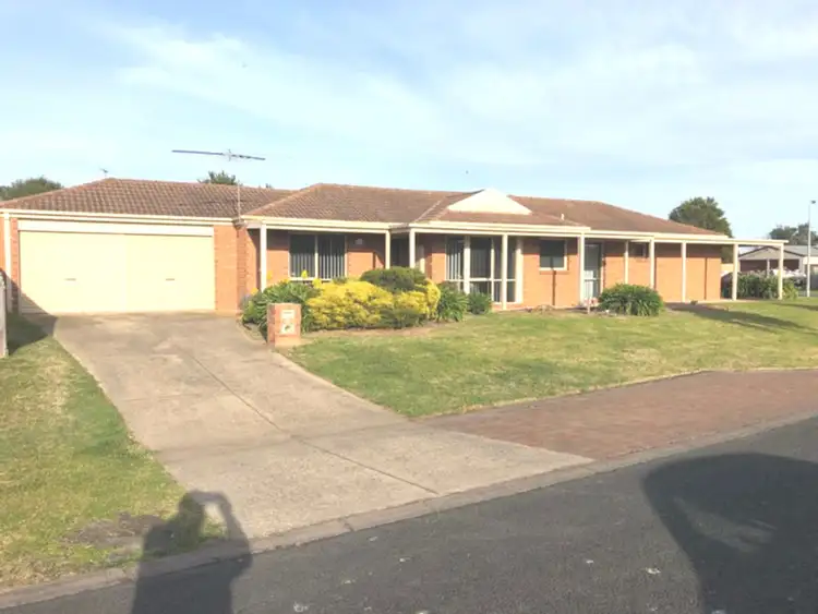 4 Lakeland Court