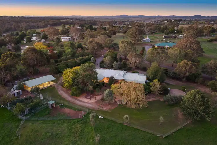 2 Grevillea Close