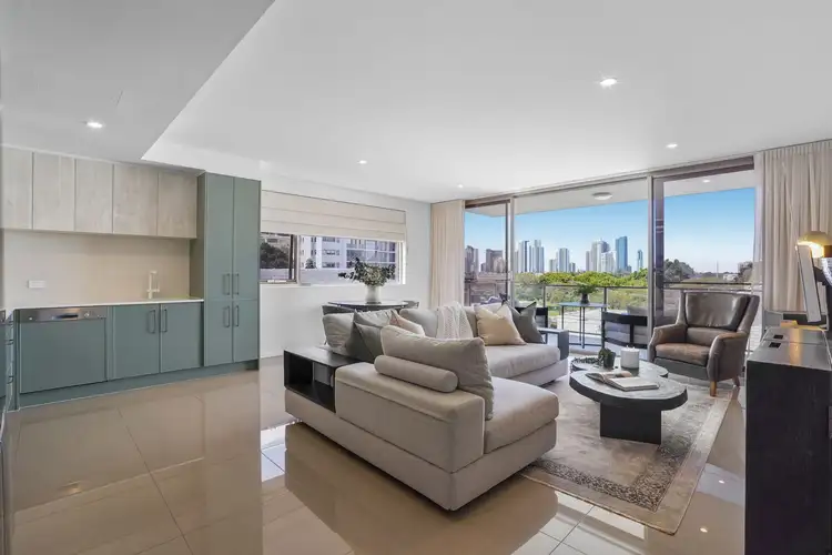 302/5 Chester Tce, Southport QLD 4215