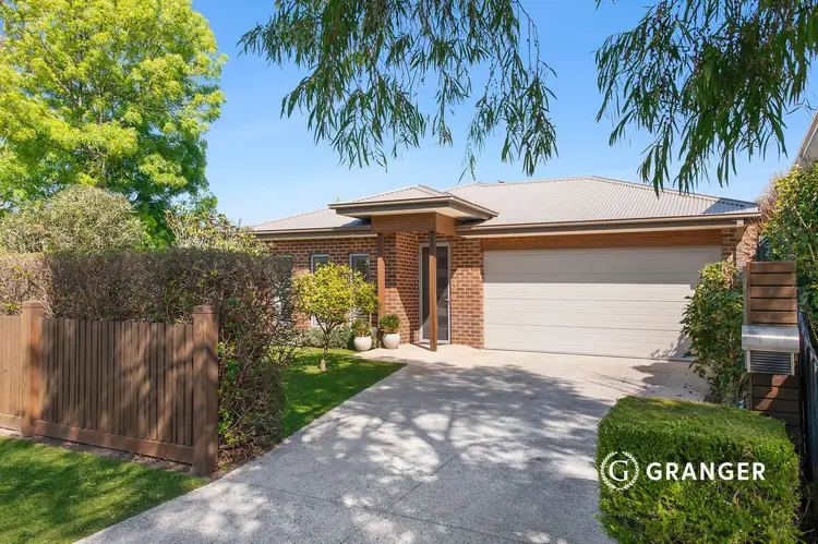 6 Foothills Avenue