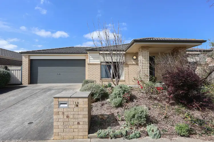 18 Thomas Place