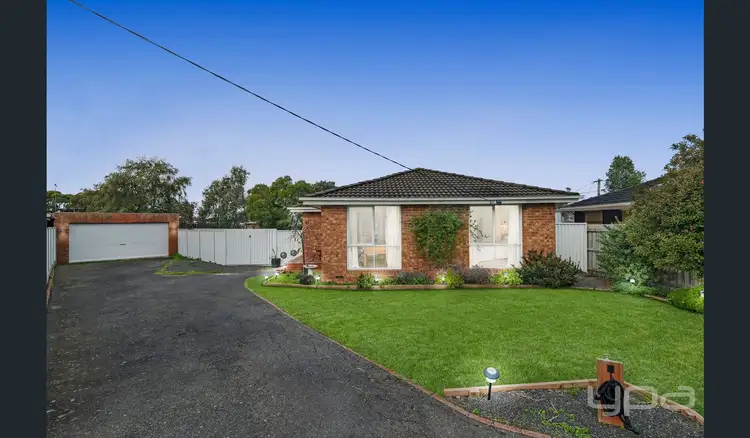 10 Bowes Place