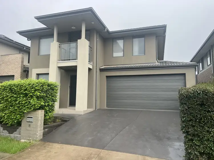8 Fernlea Crescent