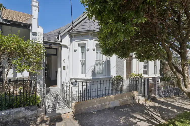 9 View Street