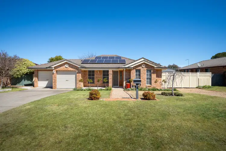 11 Willow Drive