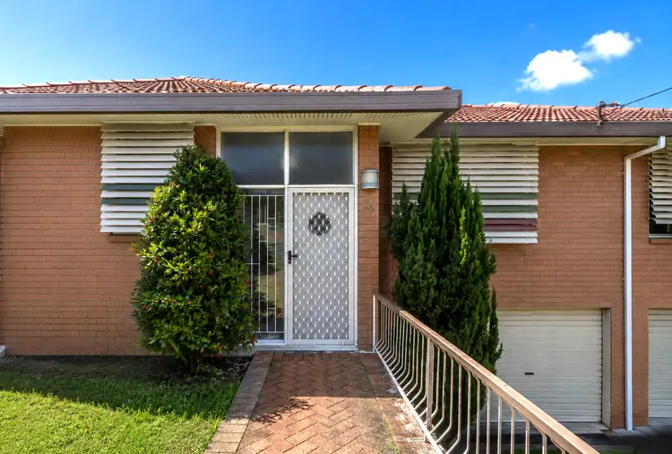 25 Cresthaven Drive