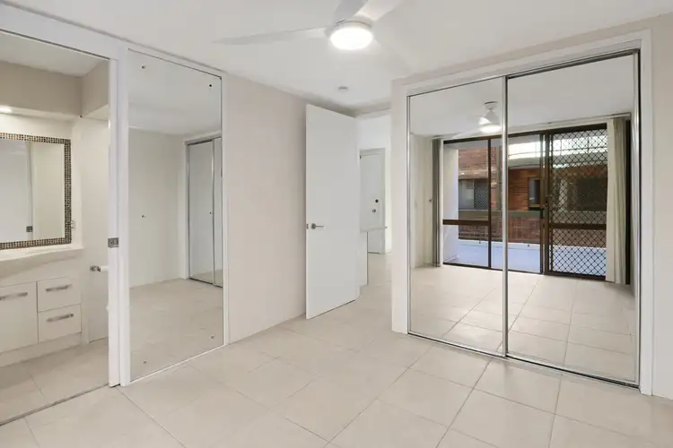 2/13 Federation Avenue, Broadbeach QLD 4218