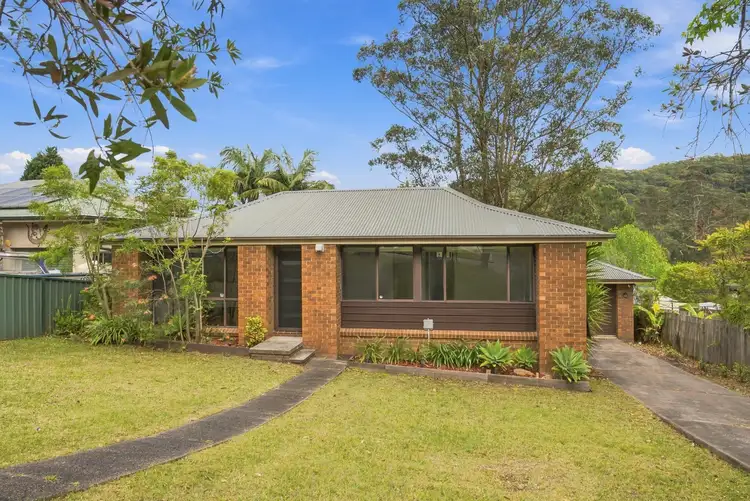 8 Holland Close