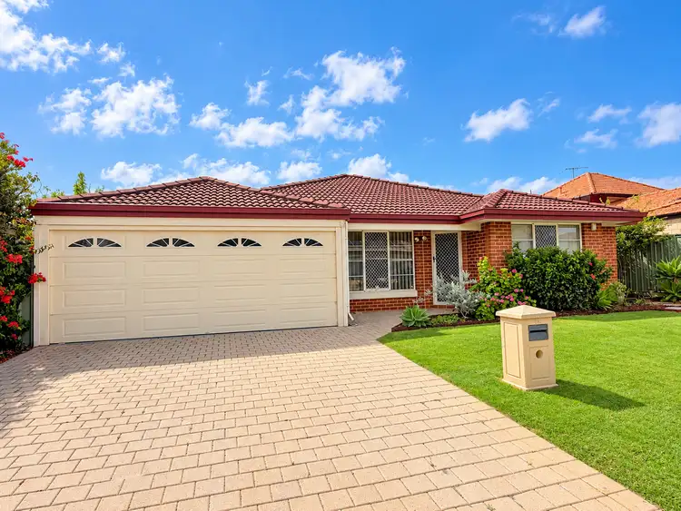 16 Carakine Grove