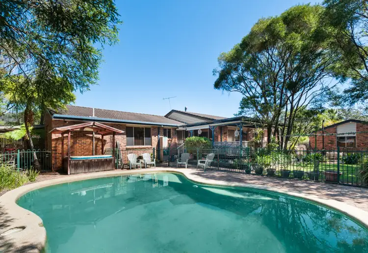 13 Christle Street, Green Point NSW 2251