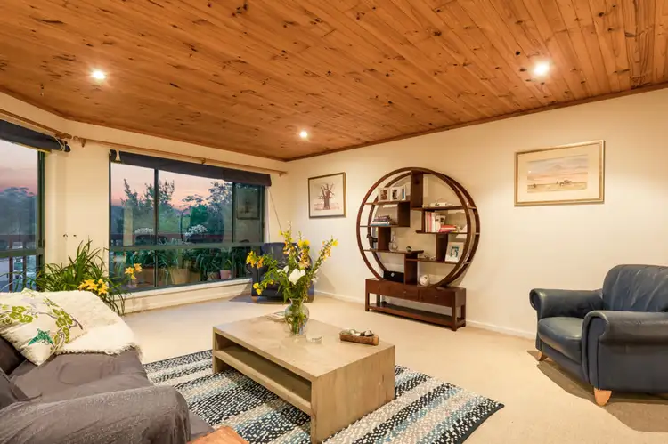 11 Stewart Brougham Close, Lisarow NSW 2250