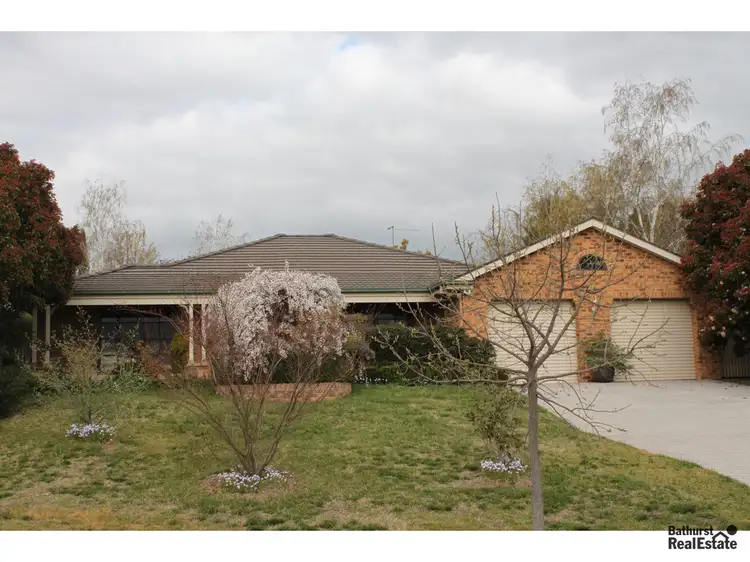 11 Farmgate Drive, Bathurst NSW 2795