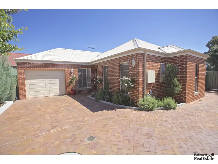 221B Bentinck Street, Bathurst NSW 2795