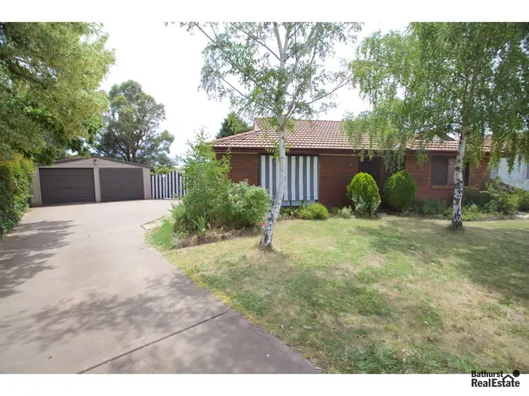 6 Lett Place, Bathurst NSW 2795