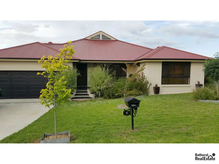 11 Munro Street, Bathurst NSW 2795