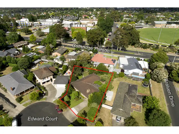Second view of Homely house listing, 3 Edward Court, Sale VIC 3850