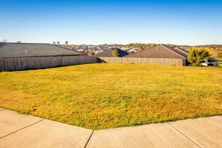 54 McKeachie Drive, Aberglasslyn NSW 2320