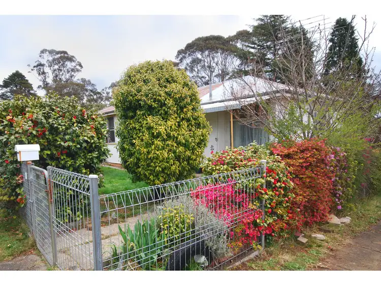 9 Whinmoor Street, Katoomba NSW 2780
