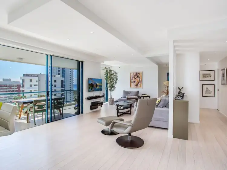 22 MONTGOMERY Avenue, Main Beach QLD 4217