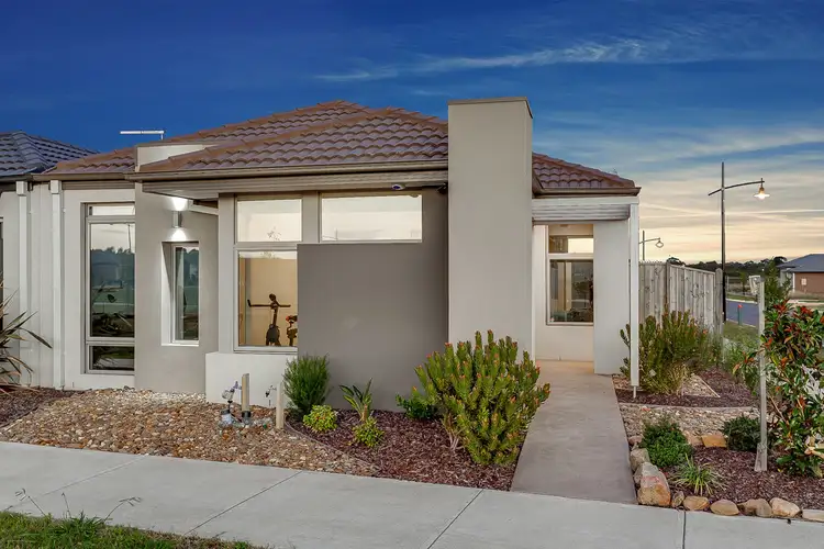 16 Moorcroft Terrace, Officer VIC 3809