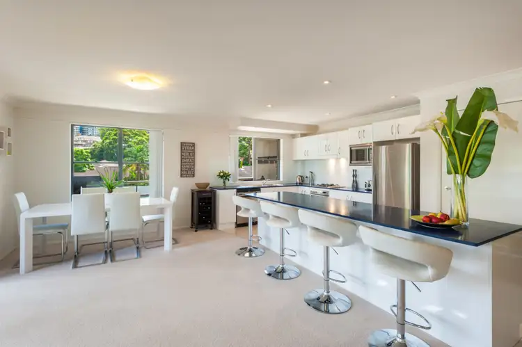 2/1 Creighton Lane, Point Frederick NSW 2250